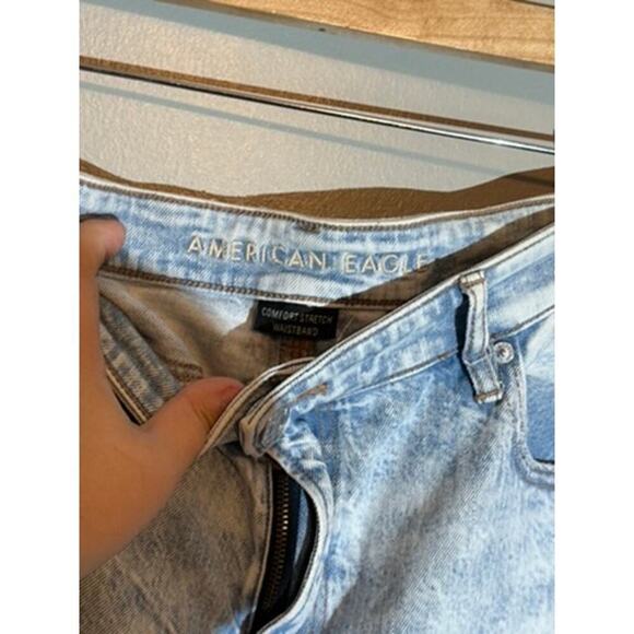 American Eagle Women's Size 18‎ Short Acid Wash Distressed Mom Jeans - Picture 3 of 5